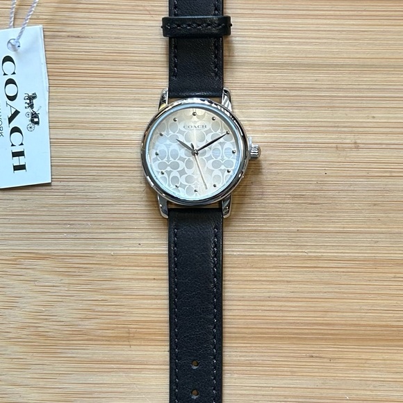 Coach Grand Watch With 28mm Coach Signiture Face - Picture 6 of 6